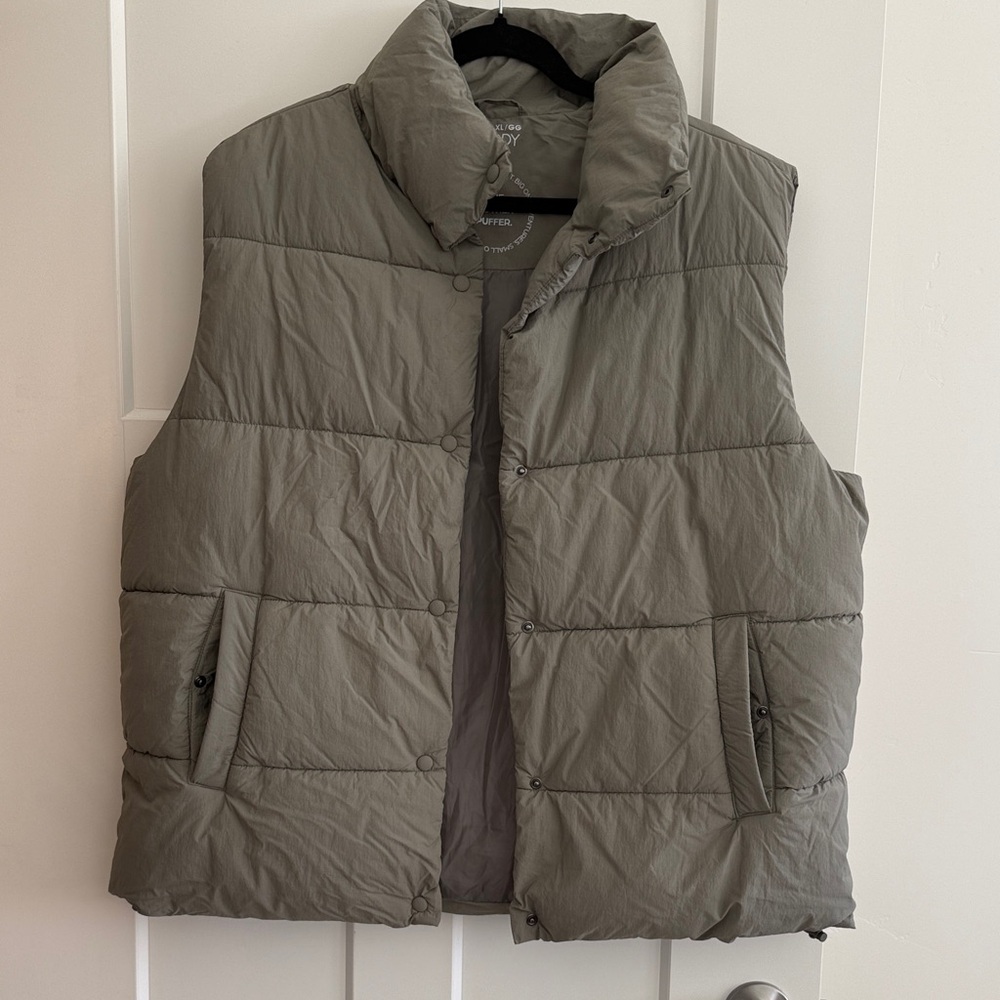 Cotton On Body women’s green Puffer Vest